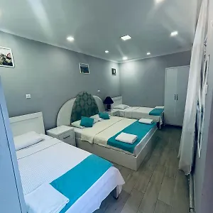Konukevi Nikas, Batum